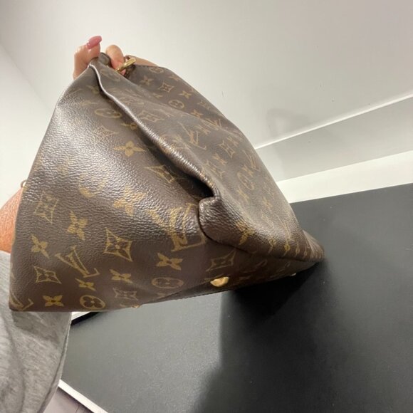 Louis Vuitton Artsy MM Monogram Shoulder Bag with Bag Charm (JB1298) - Picture 9 of 15